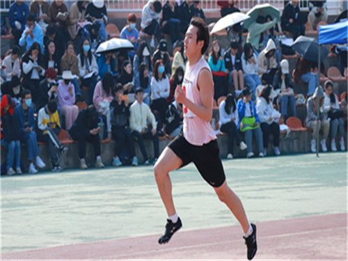 fd9ab305cc5240dfa0b19b2243ecff23.jpg 运动员比赛.jpg